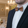 Load image into Gallery viewer, Urho  leather bow tie cognac-black
