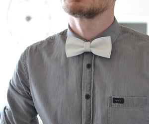 Urho leather bow tie white